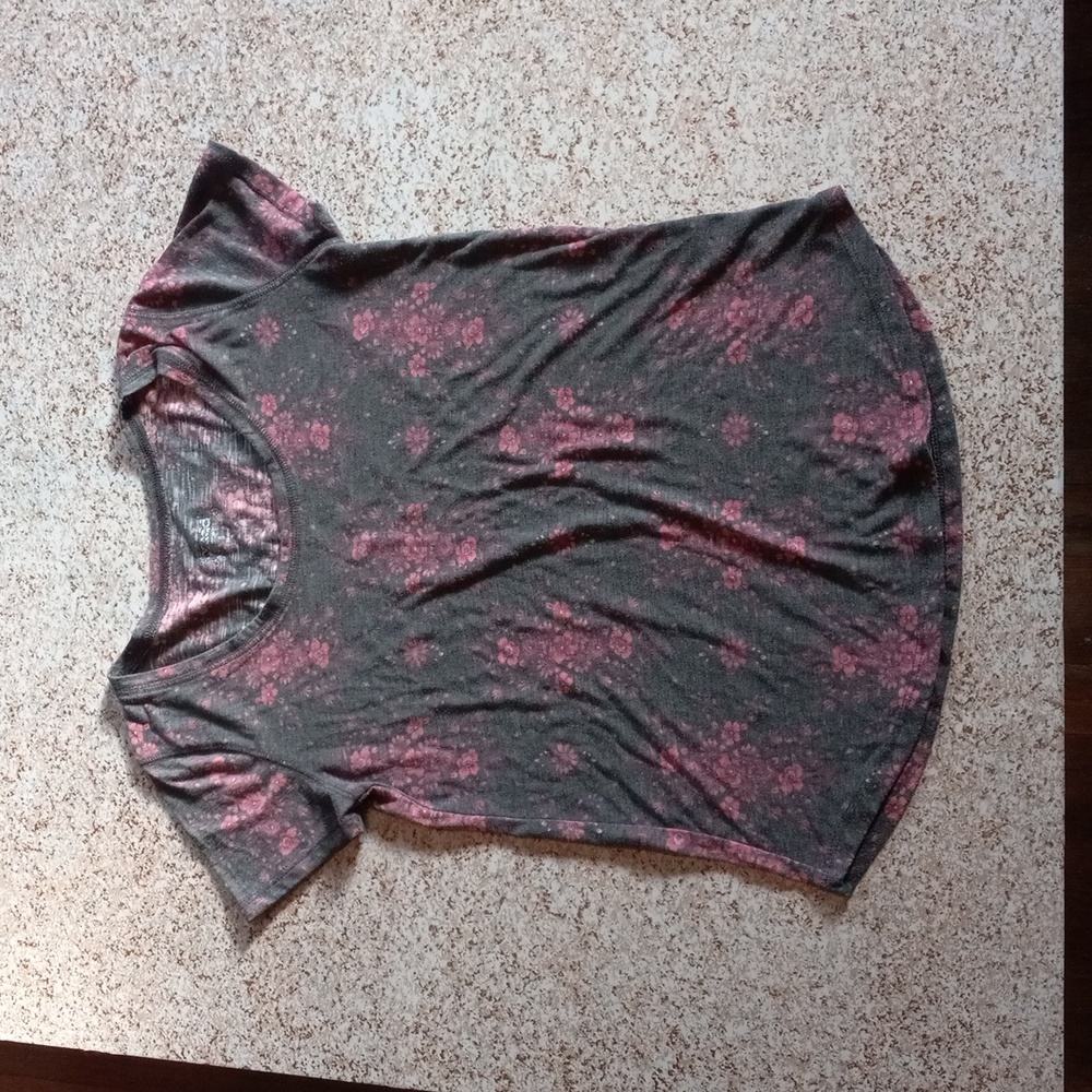 3 shirts sizes XS & S